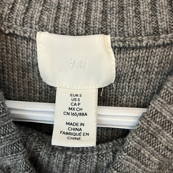 H&M Wool Blend Gray Crop Sweater size S - Picture 3 of 7